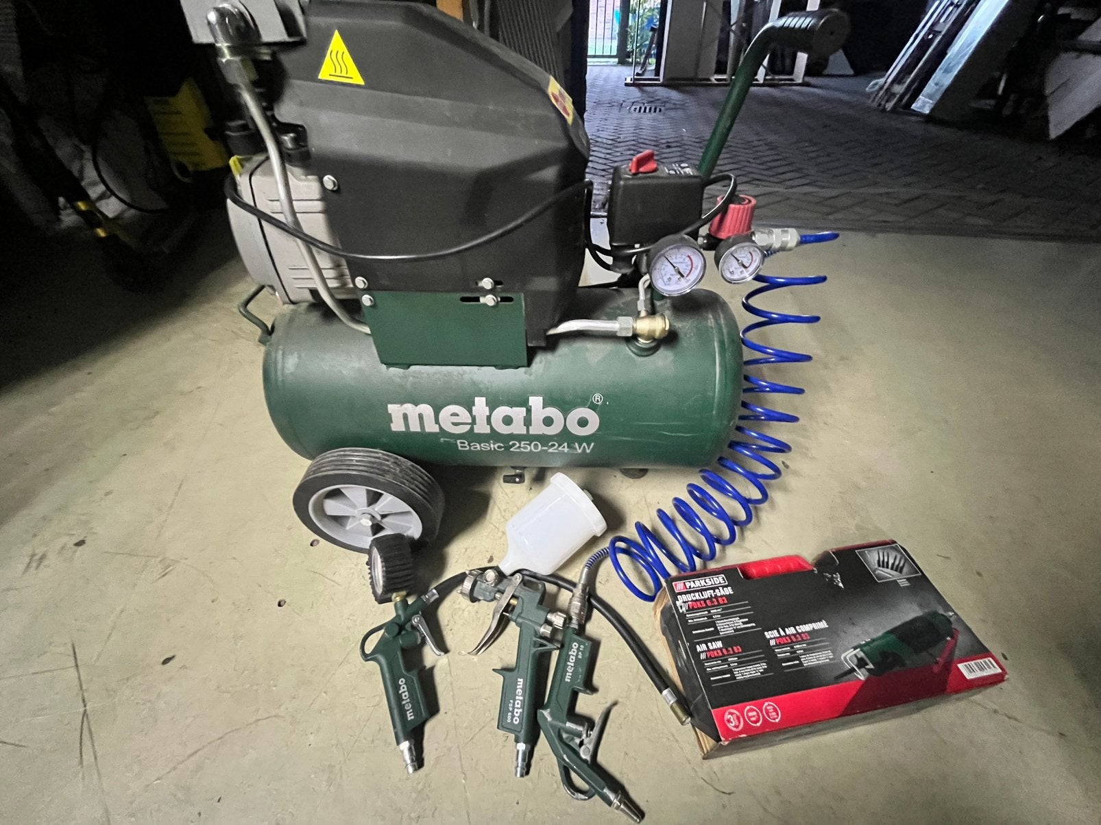 Metabo basic 250-24W Compressor, Doe-het-zelf en Verbouw, Compressors, 100 liter of meer, Ophalen, Zo goed als nieuw, Minder dan 200 liter/min