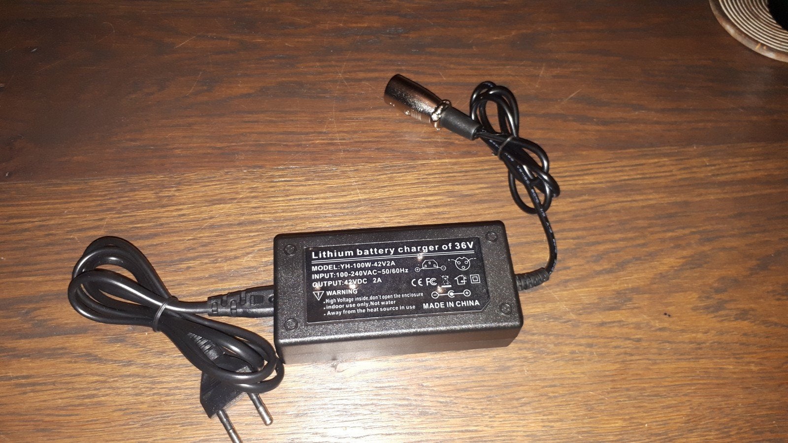 36v oplader 3 pins, Fietsen en Brommers, Ophalen of Verzenden, Nieuw, Overige merken