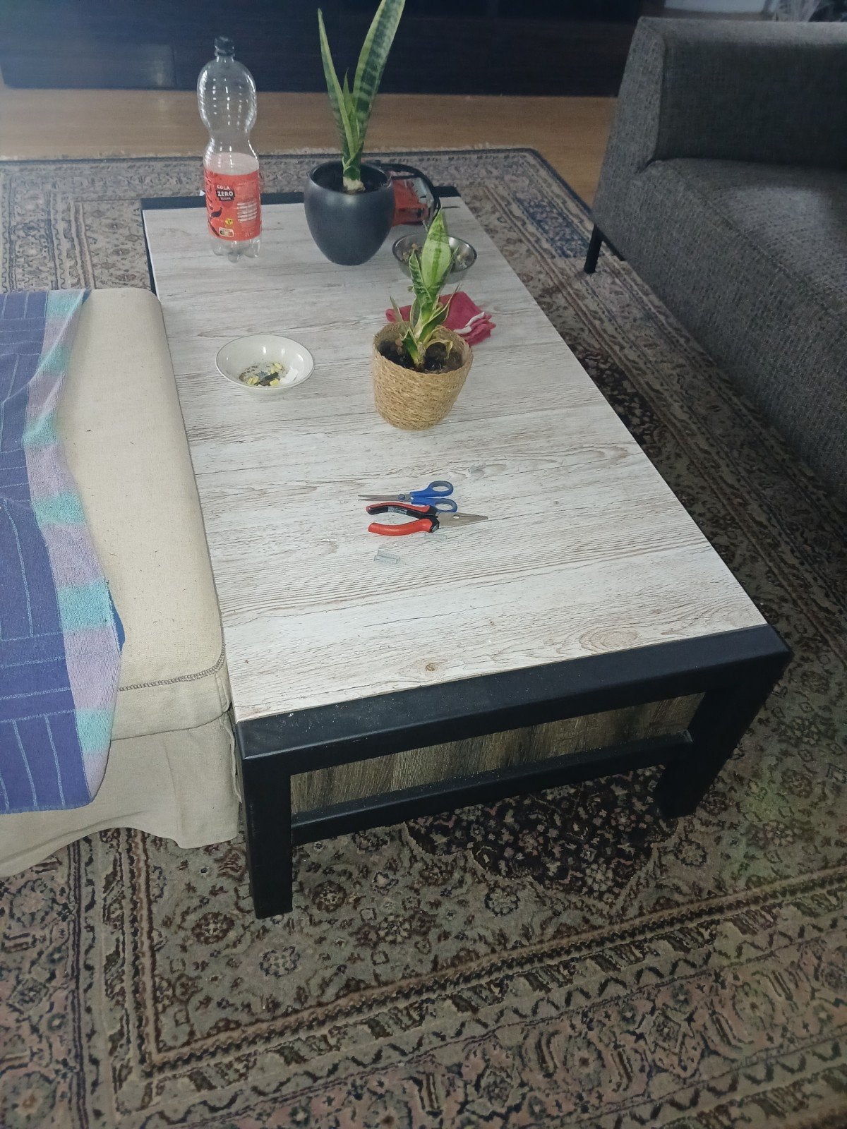 Industriële salontafel met twee lades, Huis en Inrichting, Tafels | Salontafels, Zo goed als nieuw, Industrieel, Rechthoekig, Ophalen