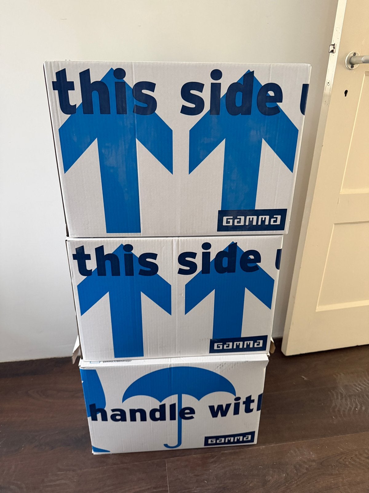 Drie dozen vol diverse kleding en jassen, Ophalen, Gedragen