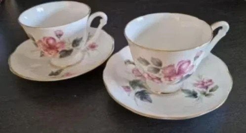 Queen Anne - Fine Bone China Engeland - kop en schotel, Ophalen of Verzenden, Zo goed als nieuw, Porselein, Kop en/of schotel