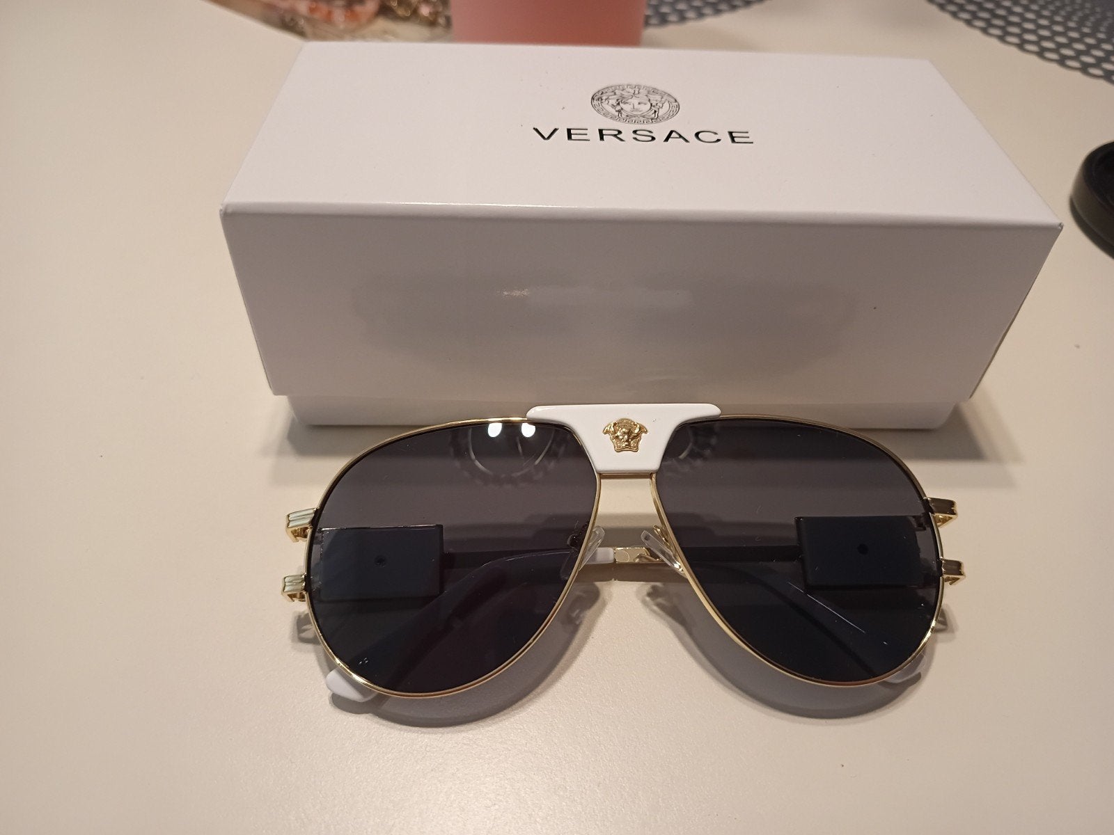 Versace zonnebril wit/goud, Ophalen of Verzenden, Nieuw, Wit, Zonnebril