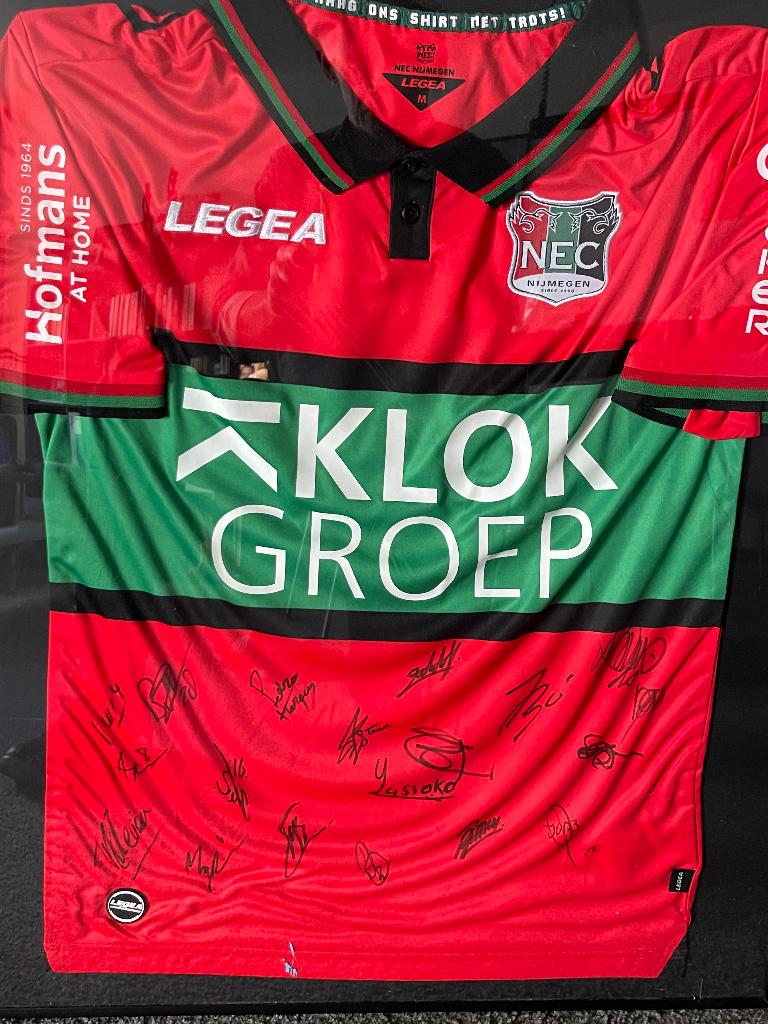 NEC-shirt met handtekeningen, Verzamelen, Sportartikelen en Voetbal, Ophalen of Verzenden, Nieuw, Overige binnenlandse clubs, Shirt