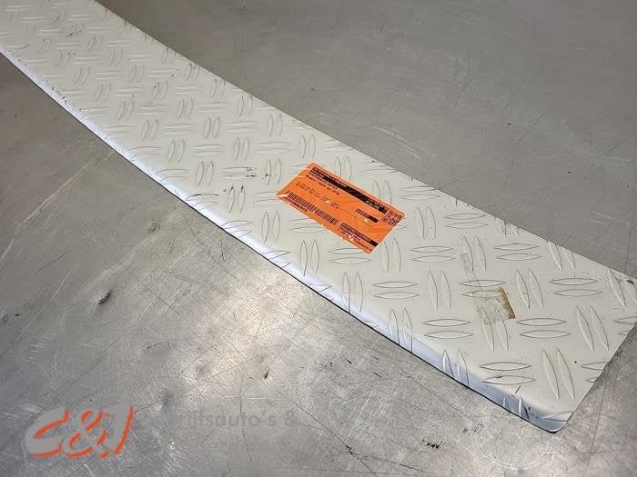Bumpercover achter van een Renault Trafic (GRIJS)
