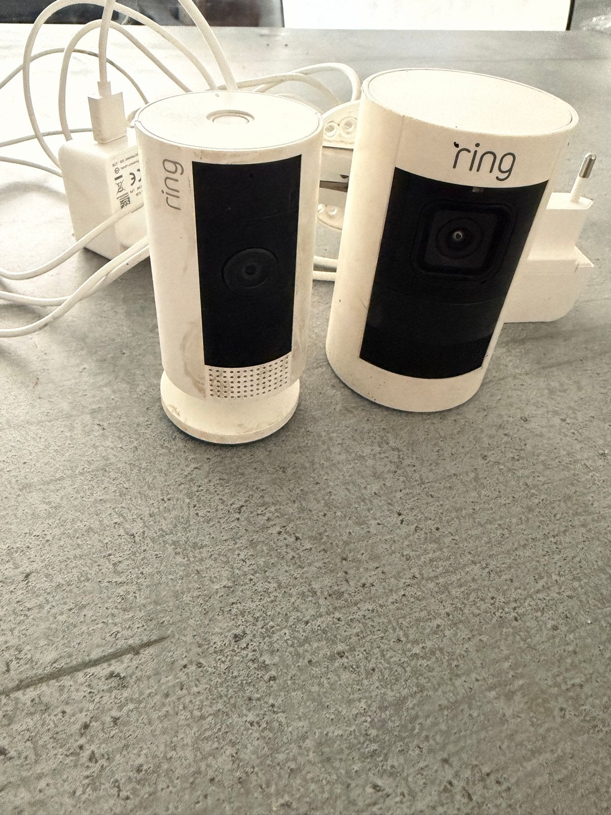 Ring Stick Up Cam (2 stuks) met opladers, Audio, Tv en Foto, Videobewaking, Ophalen, Gebruikt, Buitencamera