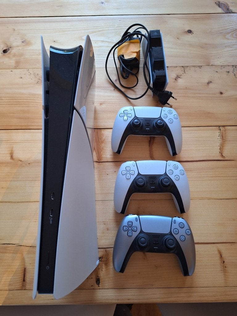 PS5 Slim and 3 Controller with Charger, Ophalen, Nieuw, Playstation 5 Digital