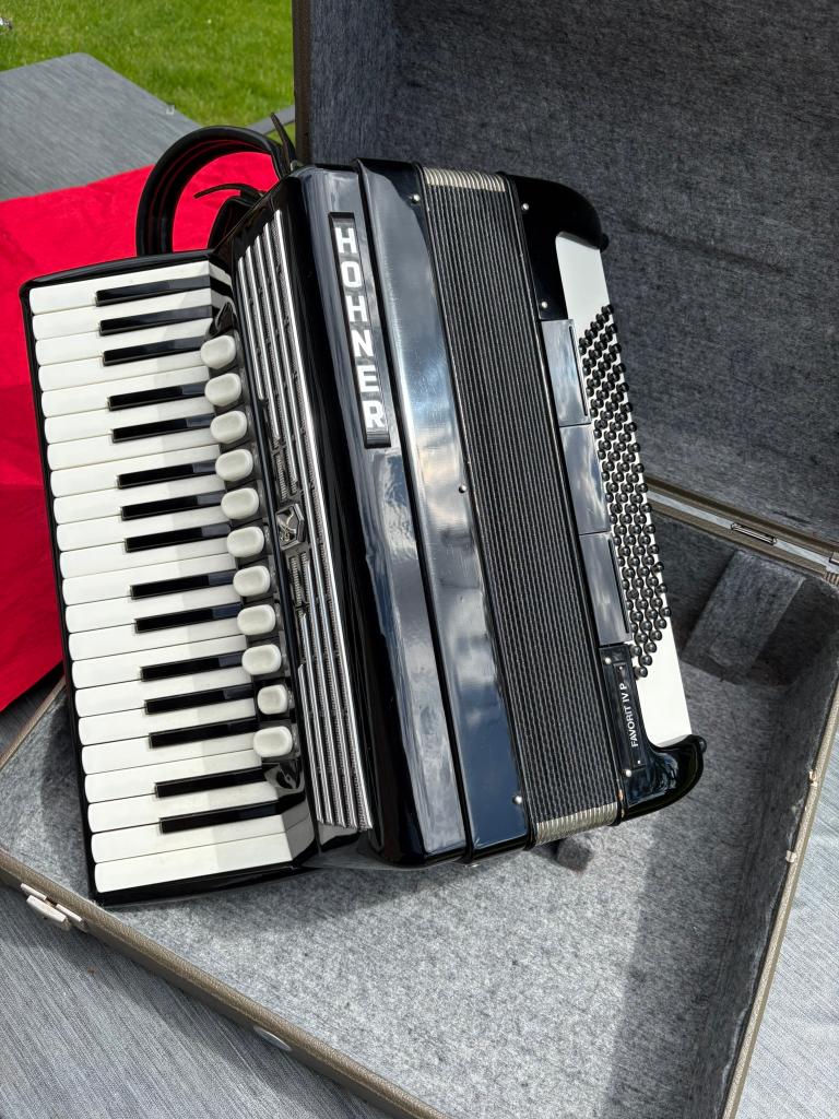 Hohner Favorit IV P, Muziek en Instrumenten, Ophalen, Met koffer, Toetsaccordeon, Zo goed als nieuw