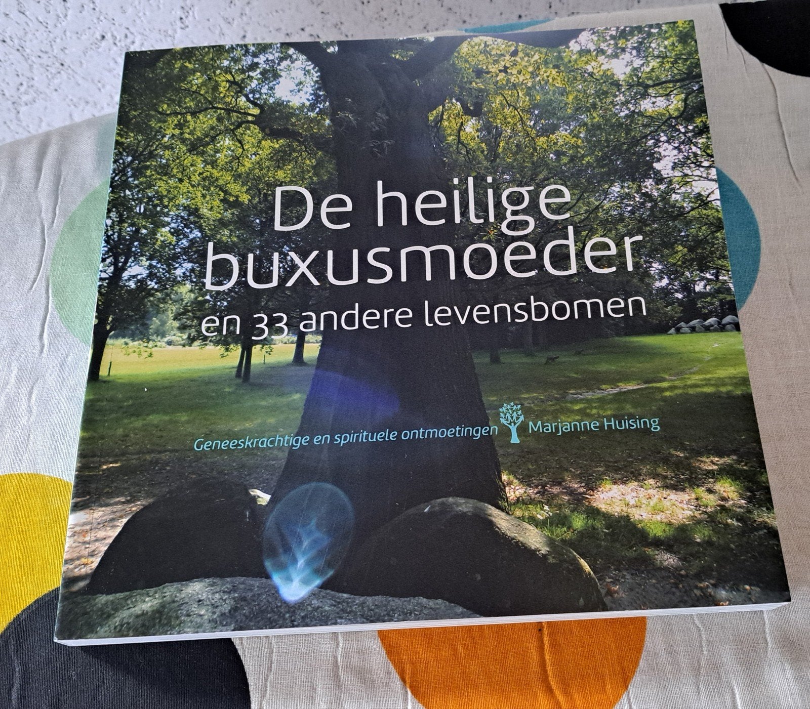 De heilige buxusmoeder en 33 andere levensbomen, Ophalen of Verzenden, Nieuw, Overige typen