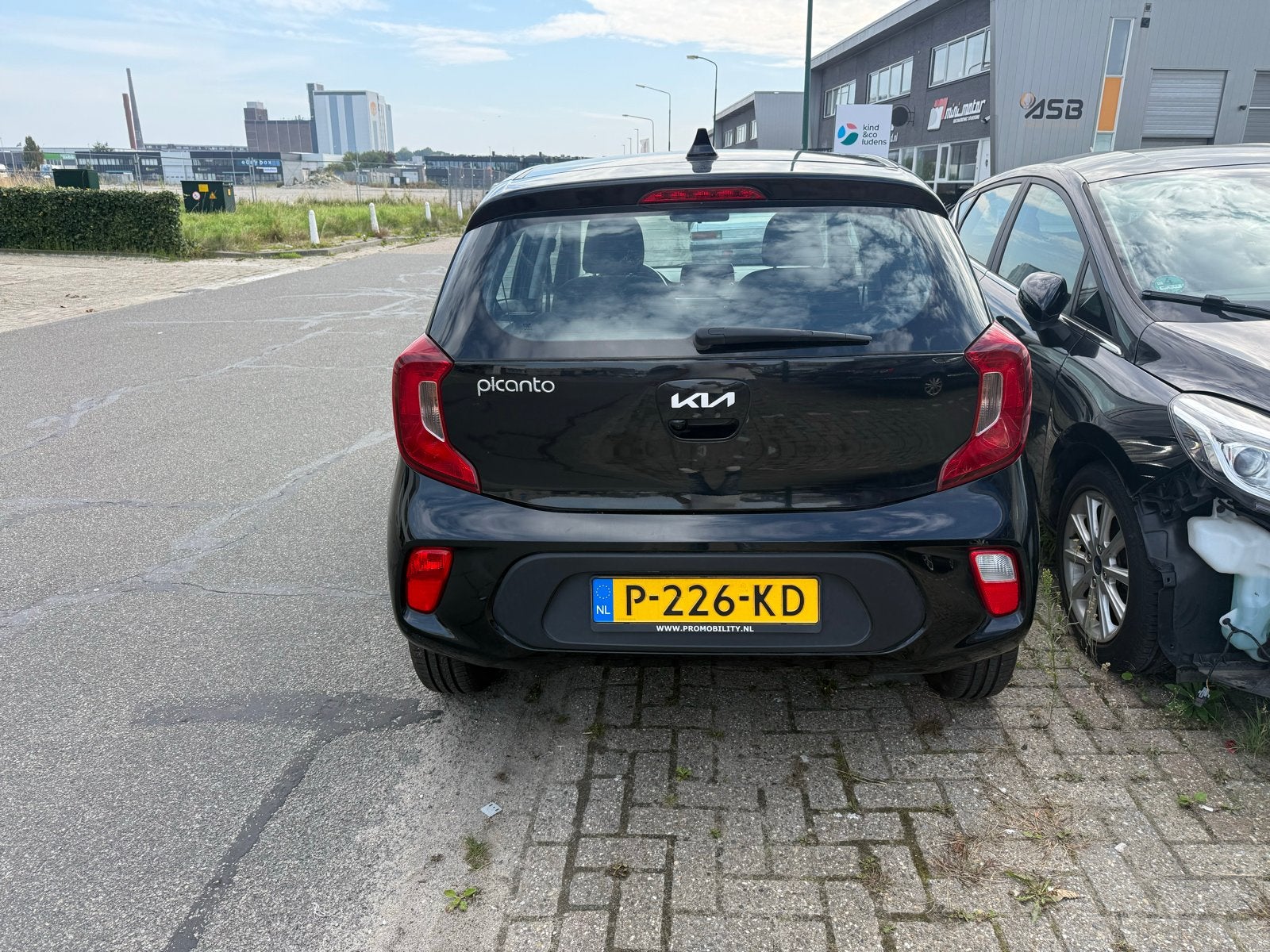 Foto 7 van Kia Picanto 1.0 DPi AMT 67pk 4-zits 2022 Zwart