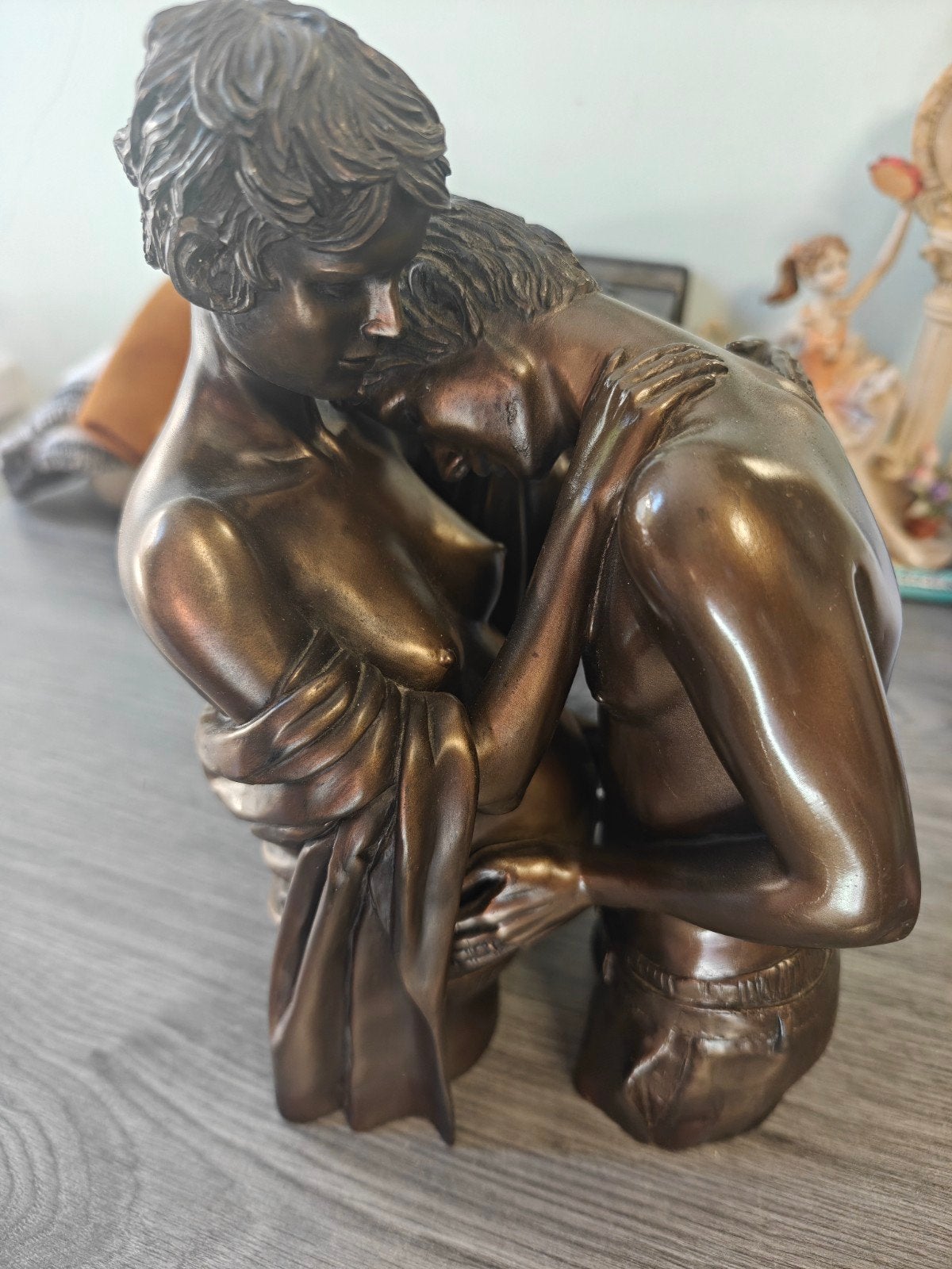 Bronzen beeld van een omhelzend paar, Groep mensen, Ophalen of Verzenden, 20 - 50 cm, Beeld