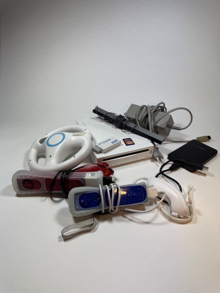 Wii console met 2 controllers en stuurtje, Ophalen of Verzenden, Gebruikt, Met 2 controllers, Met stuurtje