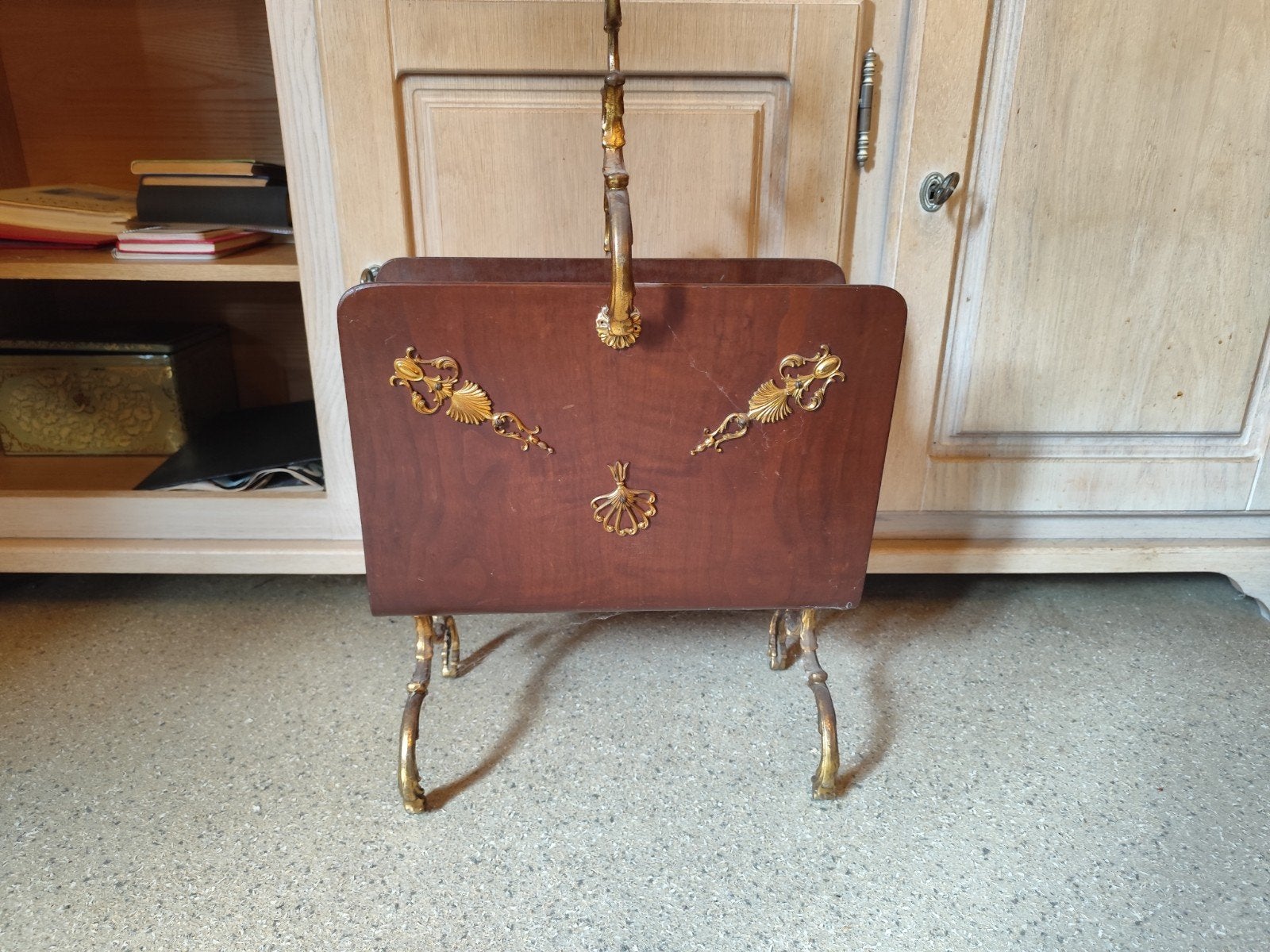 Vintage Lectuurbak / Krantenbak met Messing Details, Ophalen, Gebruikt, Lectuurbak, Vintage