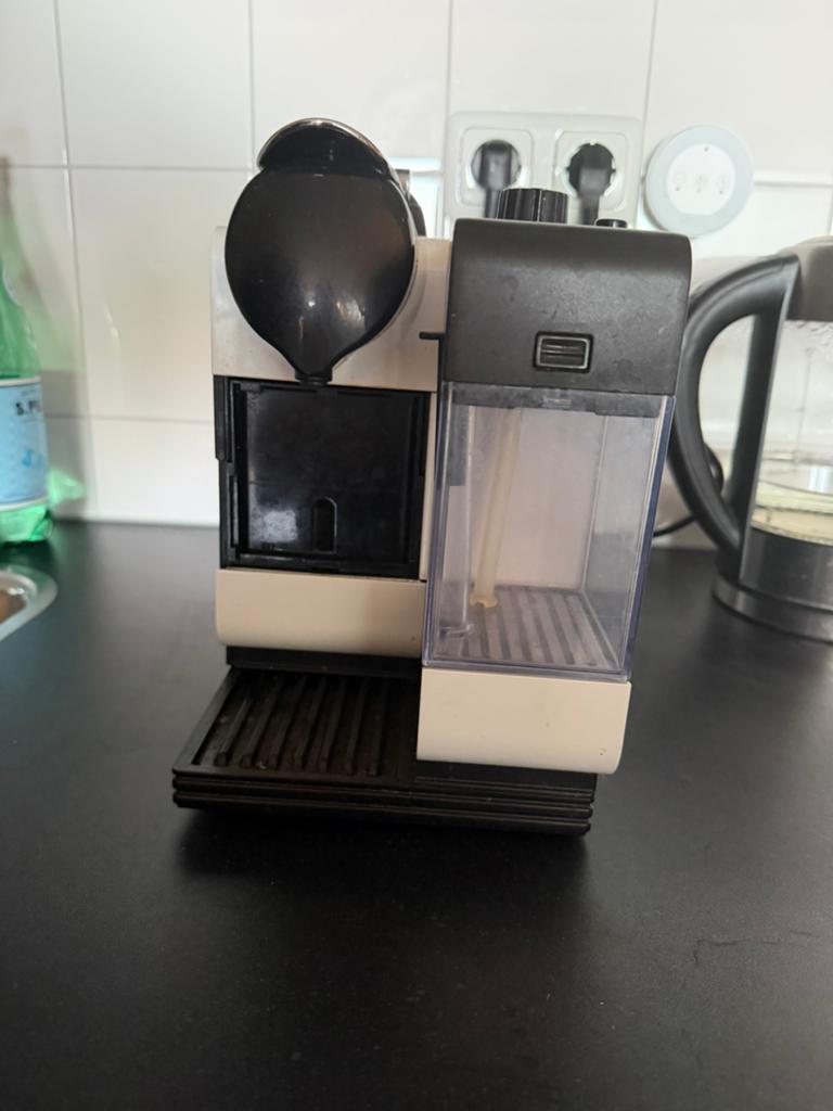 Nespresso delonghi, Witgoed en Apparatuur, Koffiezetapparaten, Ophalen of Verzenden, Zo goed als nieuw, Koffiemachine