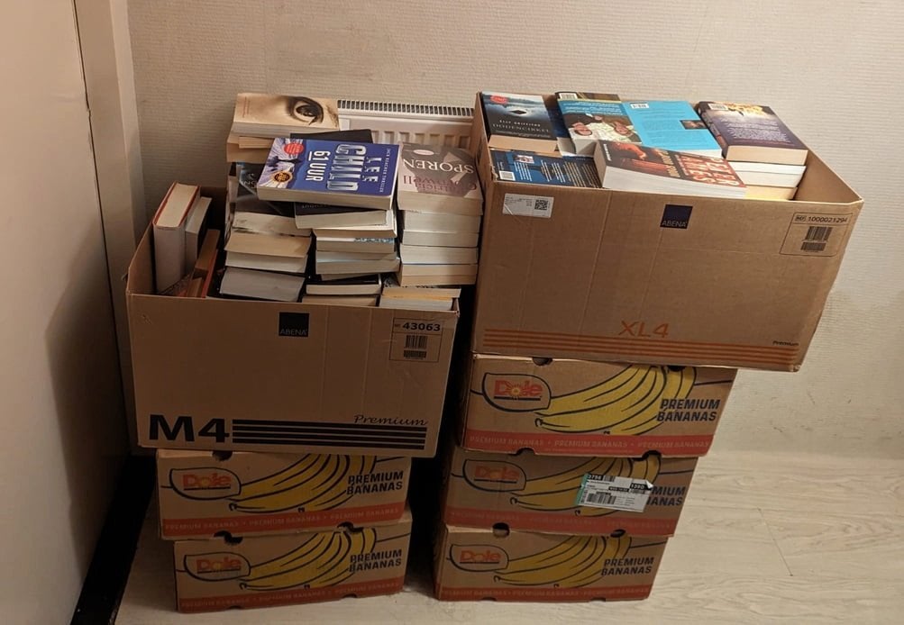 2500 boeken met de genre thriller en roman in goede staat, Ophalen, Gelezen, Verschillende onderwerpen