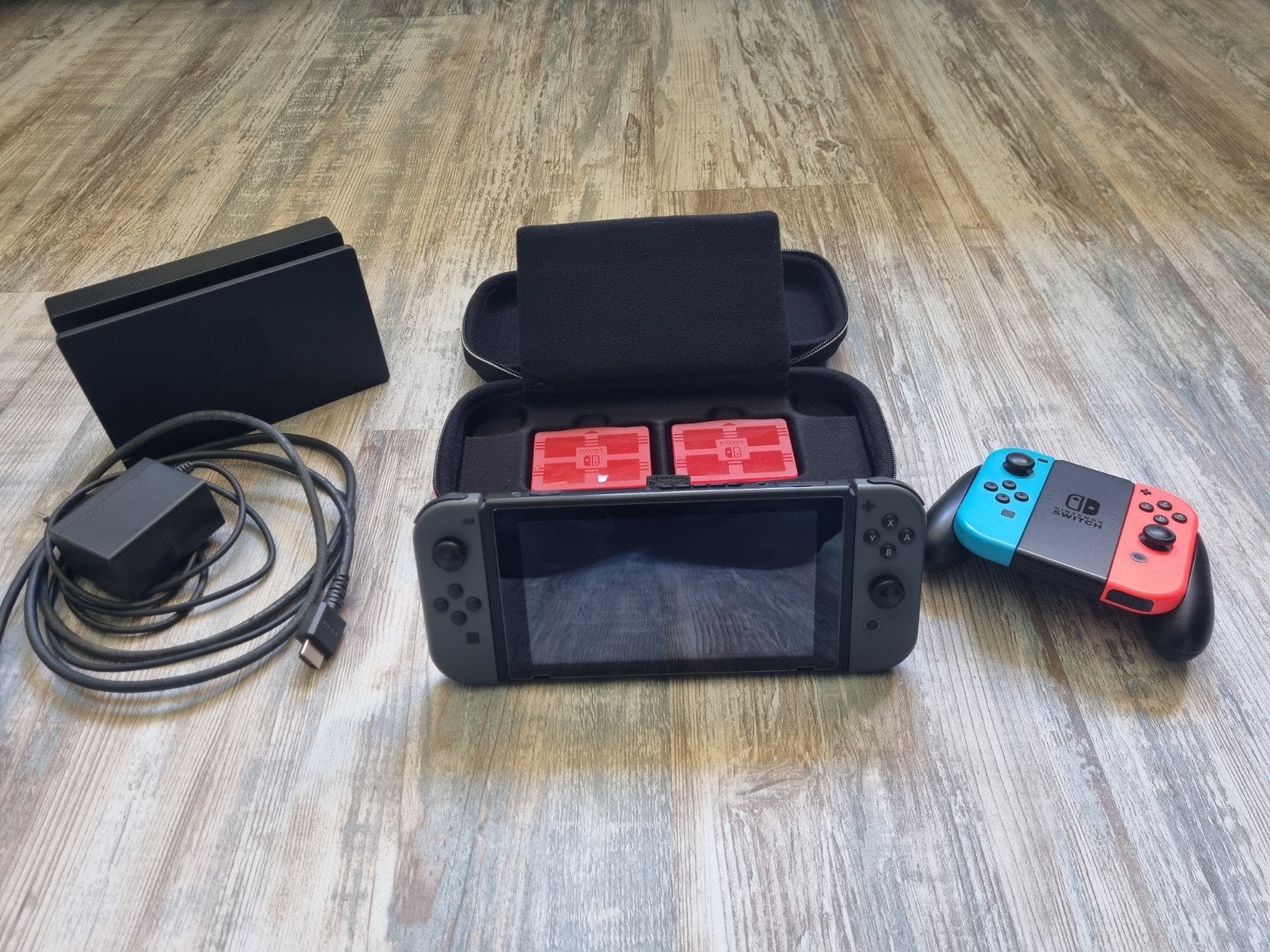 Nintendo Switch V1 - Unpatched/Hackbaar (2 sets Joy-Cons), Spelcomputers en Games, Ophalen of Verzenden, Gebruikt, Met 2 controllers