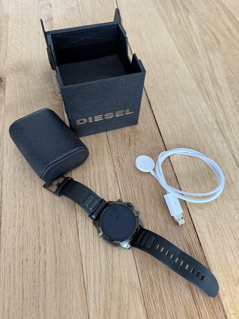Diesel DW4D Smartwatch, Sieraden, Tassen en Uiterlijk, Smartwatches, Zo goed als nieuw, Android, Zwart, Ophalen