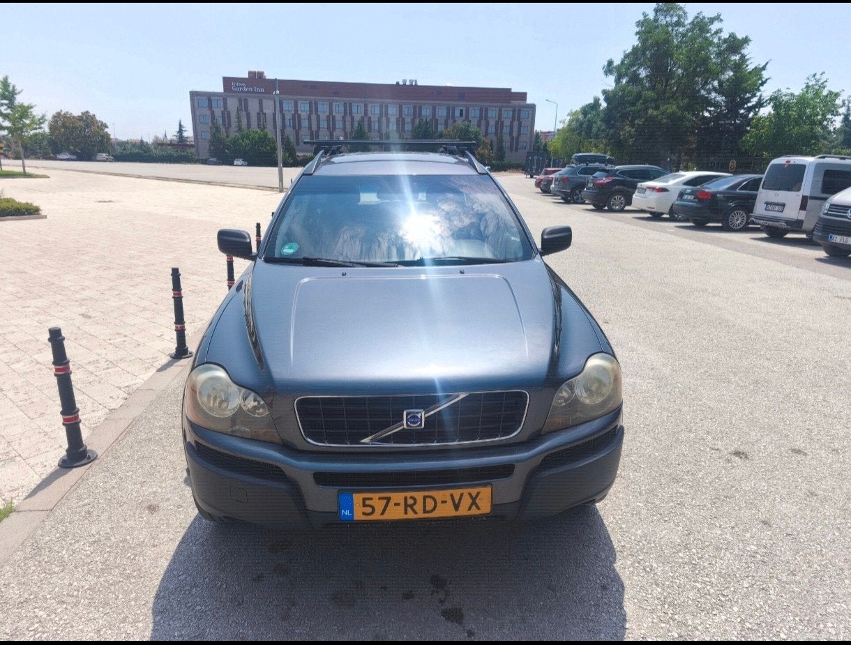 Volvo XC90 2.5 T Geartronic 2005 Grijs, Zwart, USB, 7 stoelen, 2521 cc
