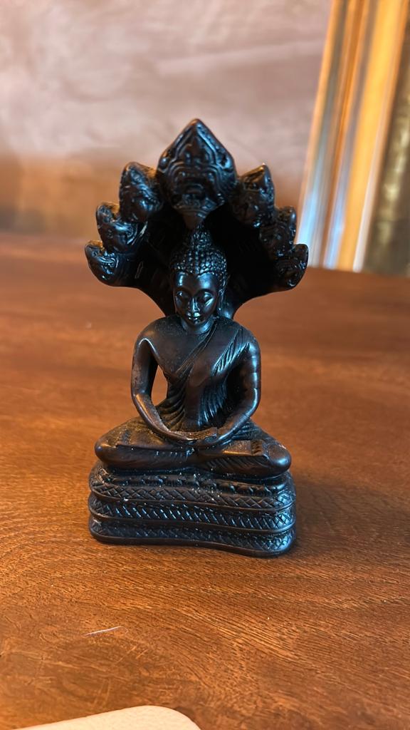 Boeddha beeldje met Naga slang - Aziatisch Houtsnijwerk, Minder dan 20 cm, Ophalen of Verzenden, Handgemaakt, Beeld