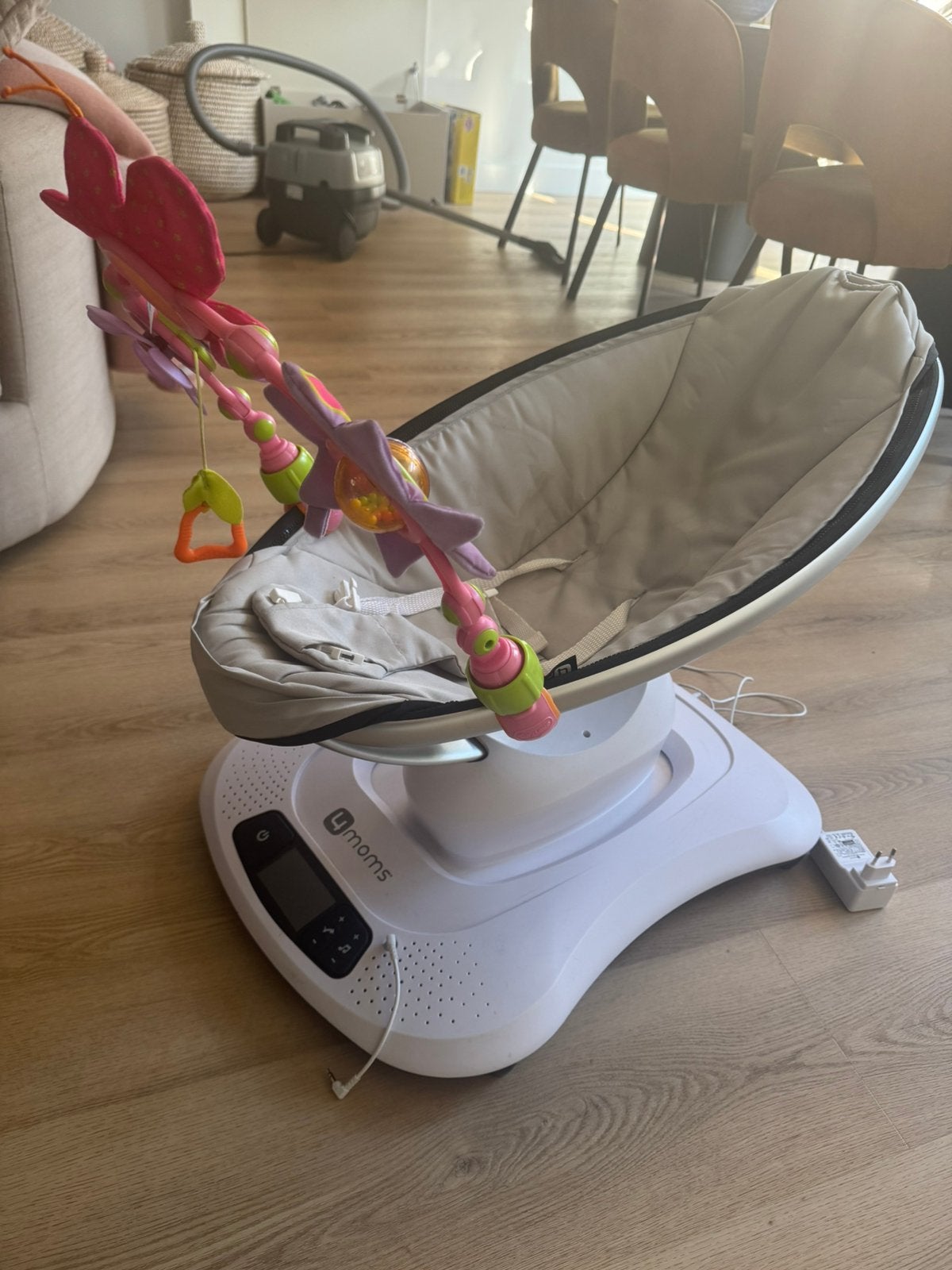 4 moms electrische babystoel, Kinderen en Baby's, Gebruikt, Schommelstoel, Met gordel(s) of riempje(s), Ophalen