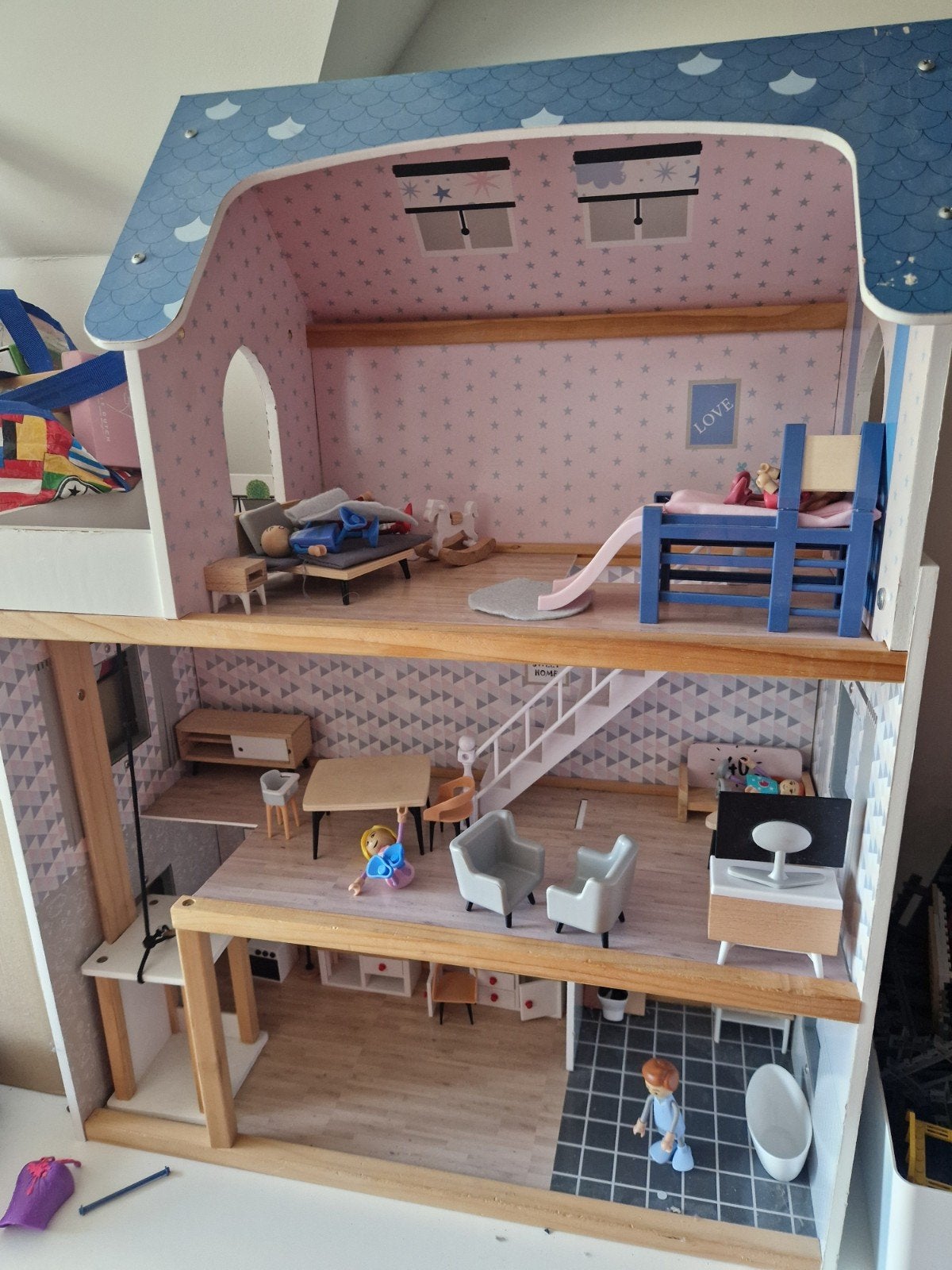 Lidl Poppenhuis met complete inrichting en poppetjes, Ophalen, Gebruikt, Poppenhuis