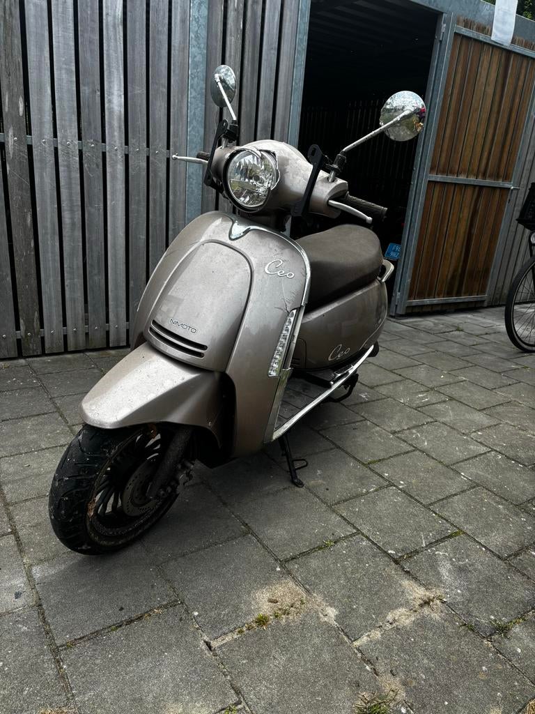 Nimoto Ceo Scooter - Lichte schade aan rechterkappen, Ophalen of Verzenden, Zo goed als nieuw, Benzine, Overige merken