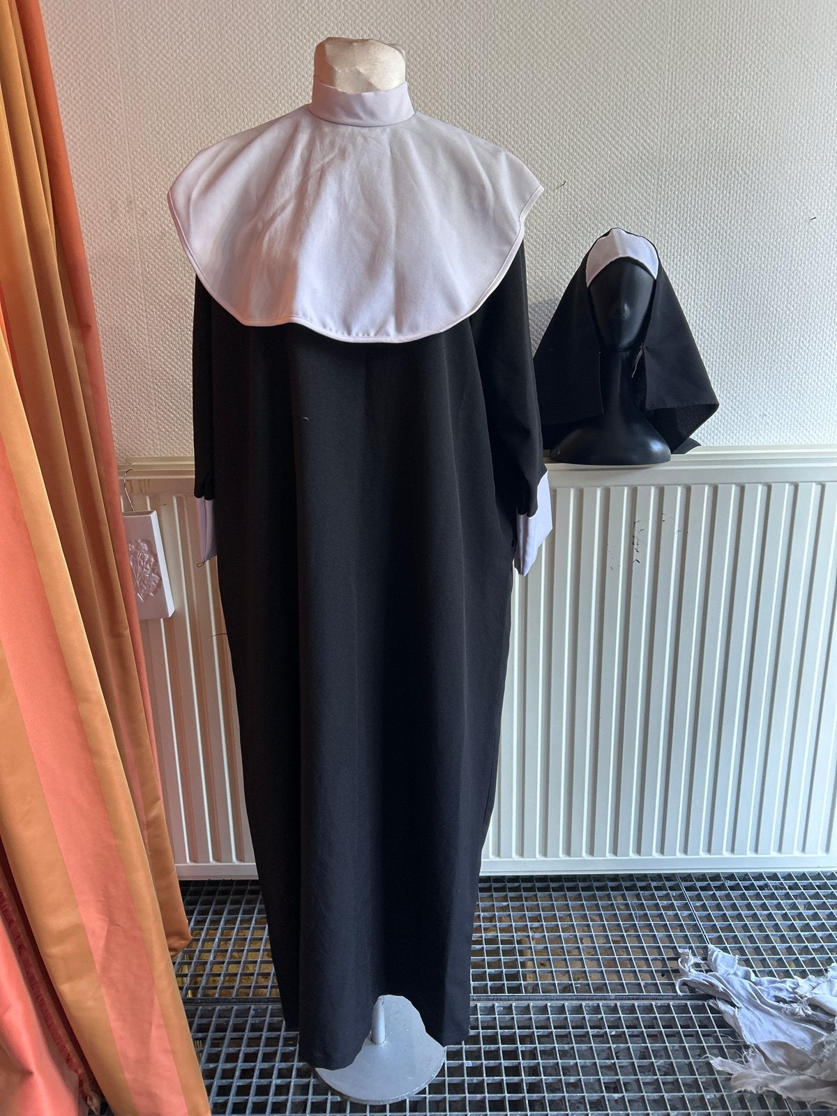 Nonnenpak - Compleet kostuum voor carnaval/themafeest, Maat 38/40 (M), Ophalen of Verzenden, Kleding, Overige thema's