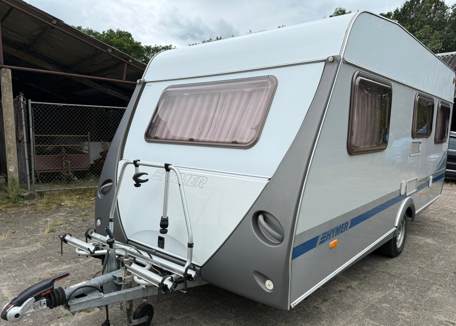 Een mooie nette hymer eriba swing es 491 uit 2005., Caravans en Kamperen, Caravans, Vast bed, Schokbreker, Rondzit, Particulier