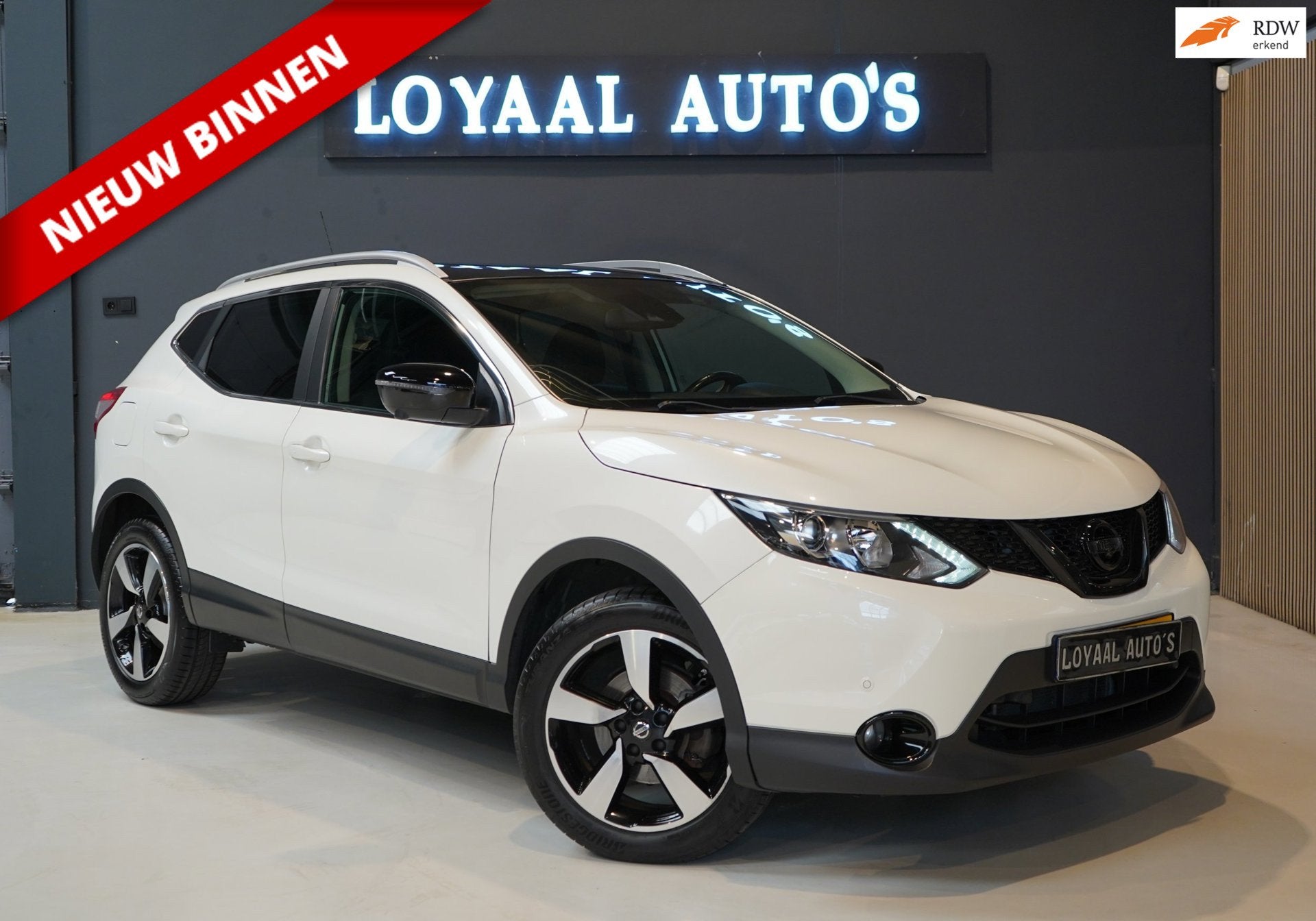 Nissan Qashqai 1.2 Connect Edition | PANODAK | TREKHAAK | CR