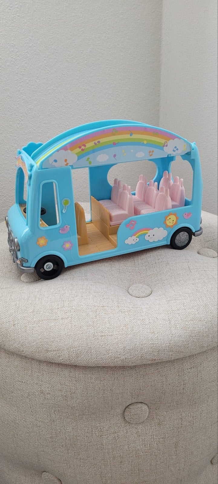 Leuke speelgoedbus met regenboog en zitjes, Ophalen, Zo goed als nieuw