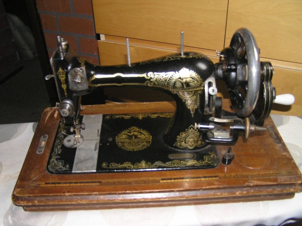 Antieke Naaimachine, Ophalen