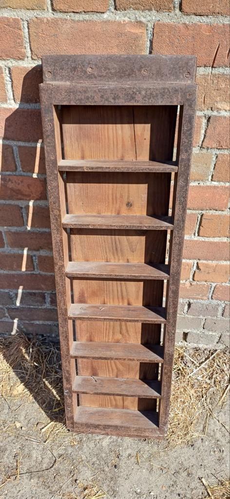 Antieke Steenmal - Decoratieve Houten Plank met Vakken, Antiek en Kunst, Ophalen of Verzenden