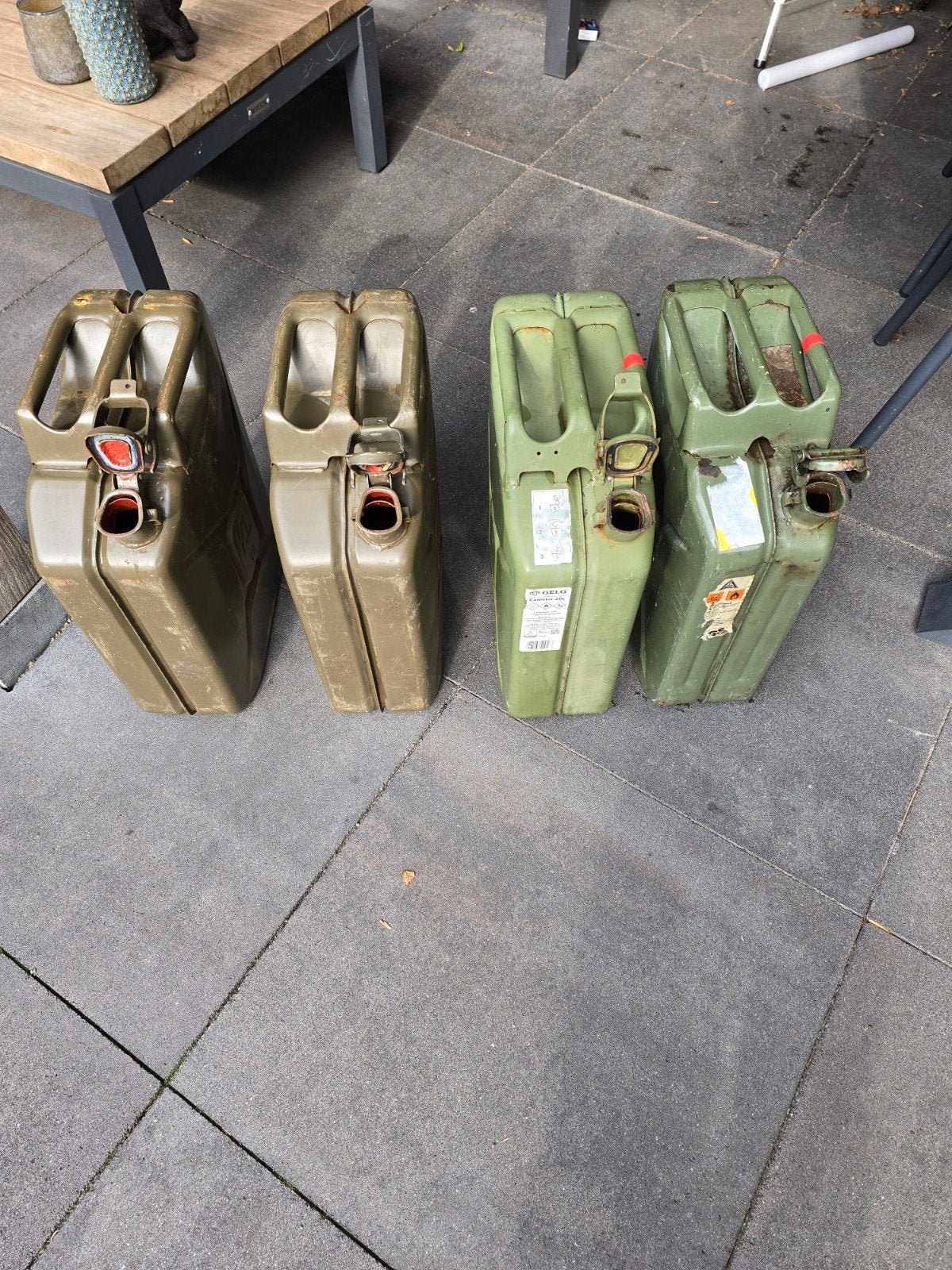 Goede set stalen jerrycans - 4 stuks, Auto diversen, Ophalen of Verzenden