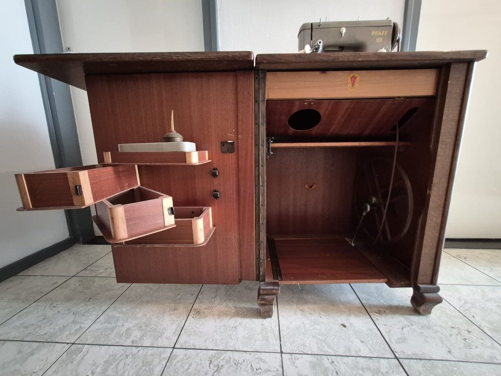 Pfaff 60 naaimachine in luxe houten klapkast + accessoires, Ophalen