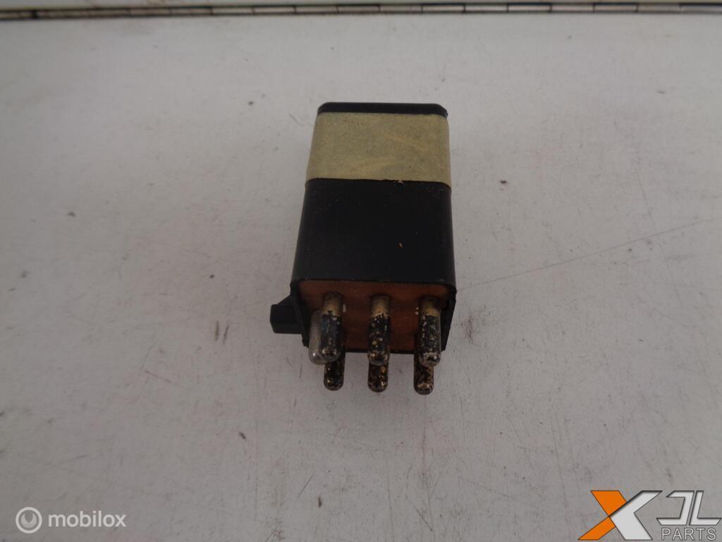 SL SLC R107 RELAIS MODULE RUITENWISSER A0008210863, Gebruikt, Mercedes-Benz, Ophalen of Verzenden, Mercedes-Benz
