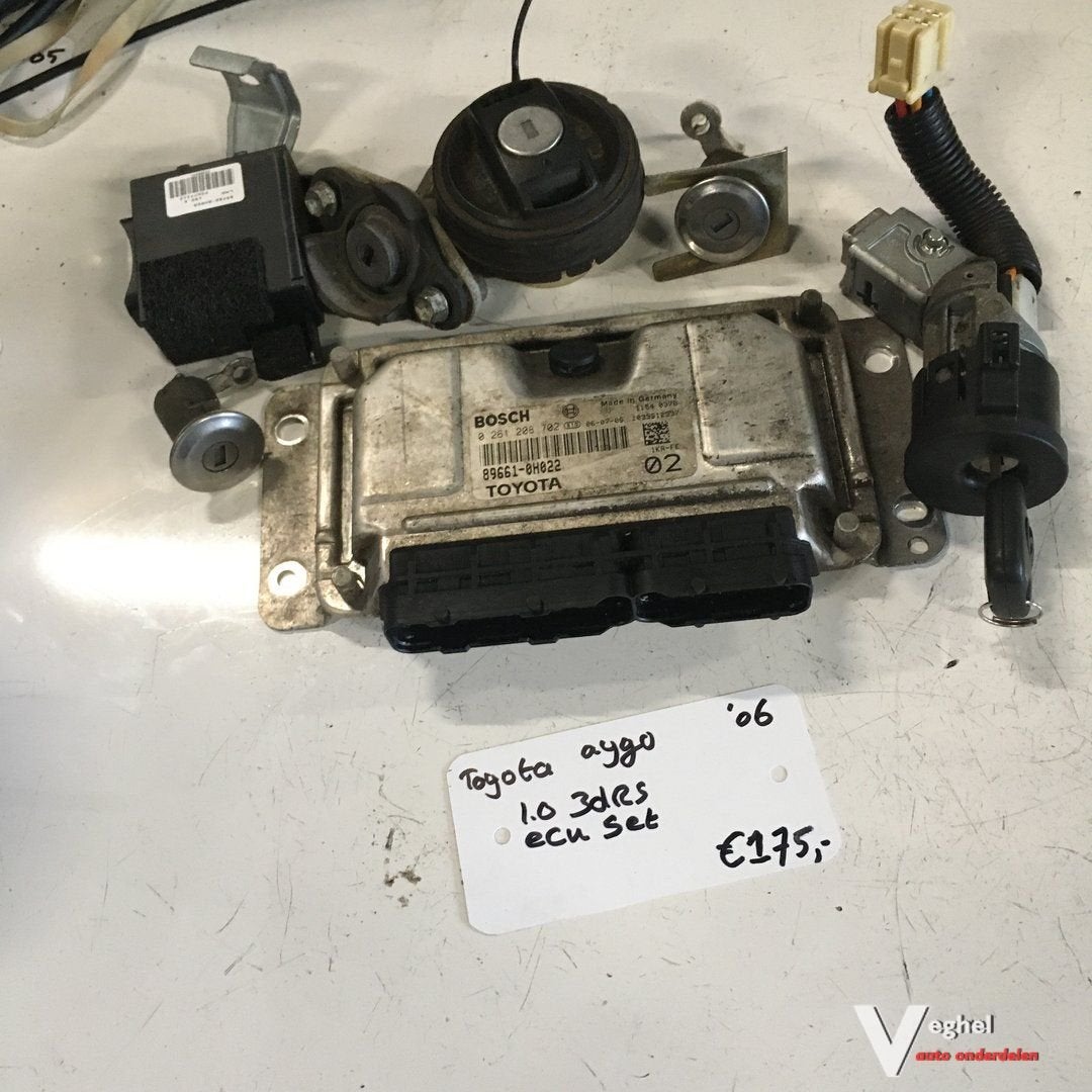 Toyota Aygo 1.0   3 drs 2006 ECU Set, Gebruikt, -, -, Ophalen of Verzenden
