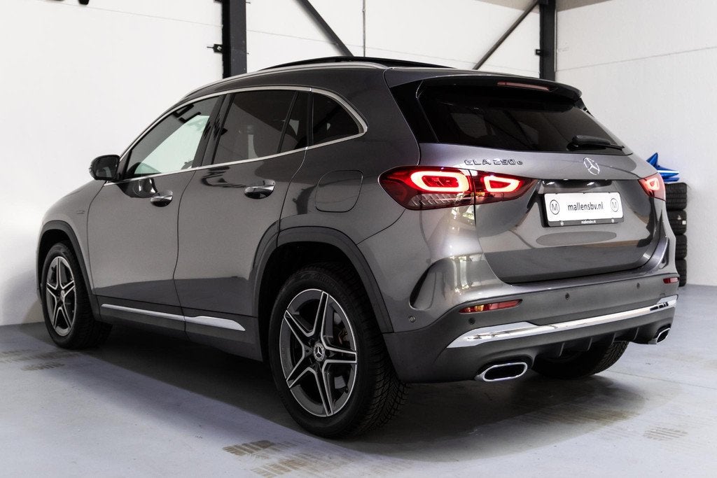 Mercedes-Benz GLA-klasse 250 e AMG Line VOL/PANO/MEMORY/STOE, Auto's, 16 kWh, Automatische klimaatregeling, Leder en Stof, Bedrijf