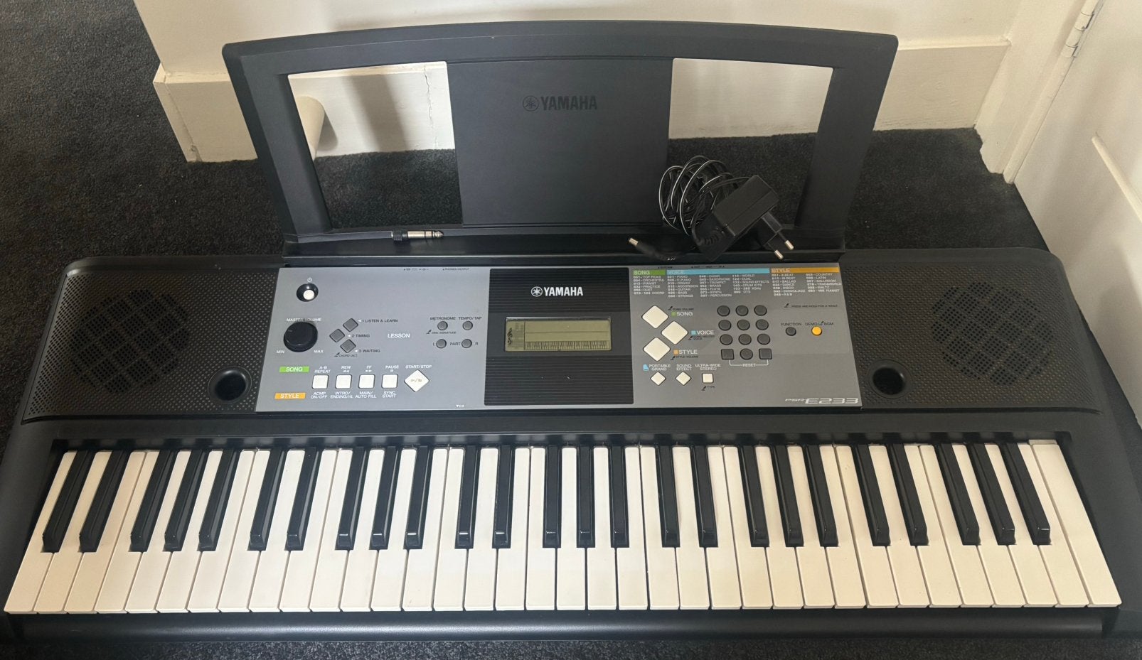 Yamaha PSR-E233 keyboard, Muziek en Instrumenten, Keyboards, Ophalen, Yamaha, Aanslaggevoelig, 61 toetsen