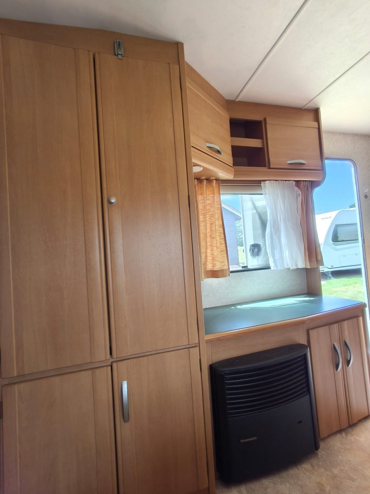 Swift Toscane Caravan - Compleet en Klaar voor Avontuur, Vast bed, Rondzit, Particulier, Swift