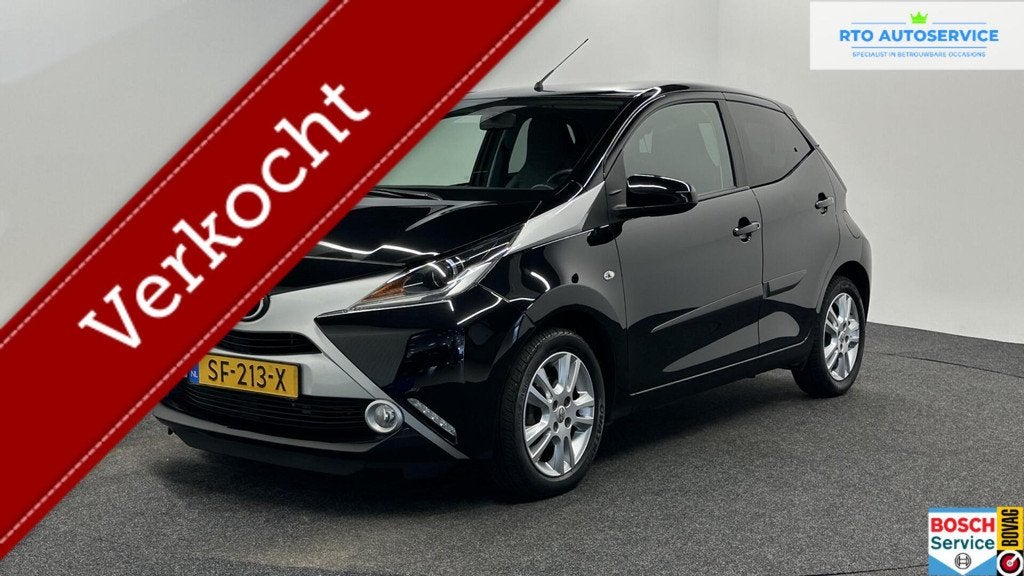Toyota Aygo 1.0 VVT-i x-cite CAMERA LM ECC DAB 56000 KM., Voorwielaandrijving, Gebruikt, Met garantie (alle), 4 stoelen