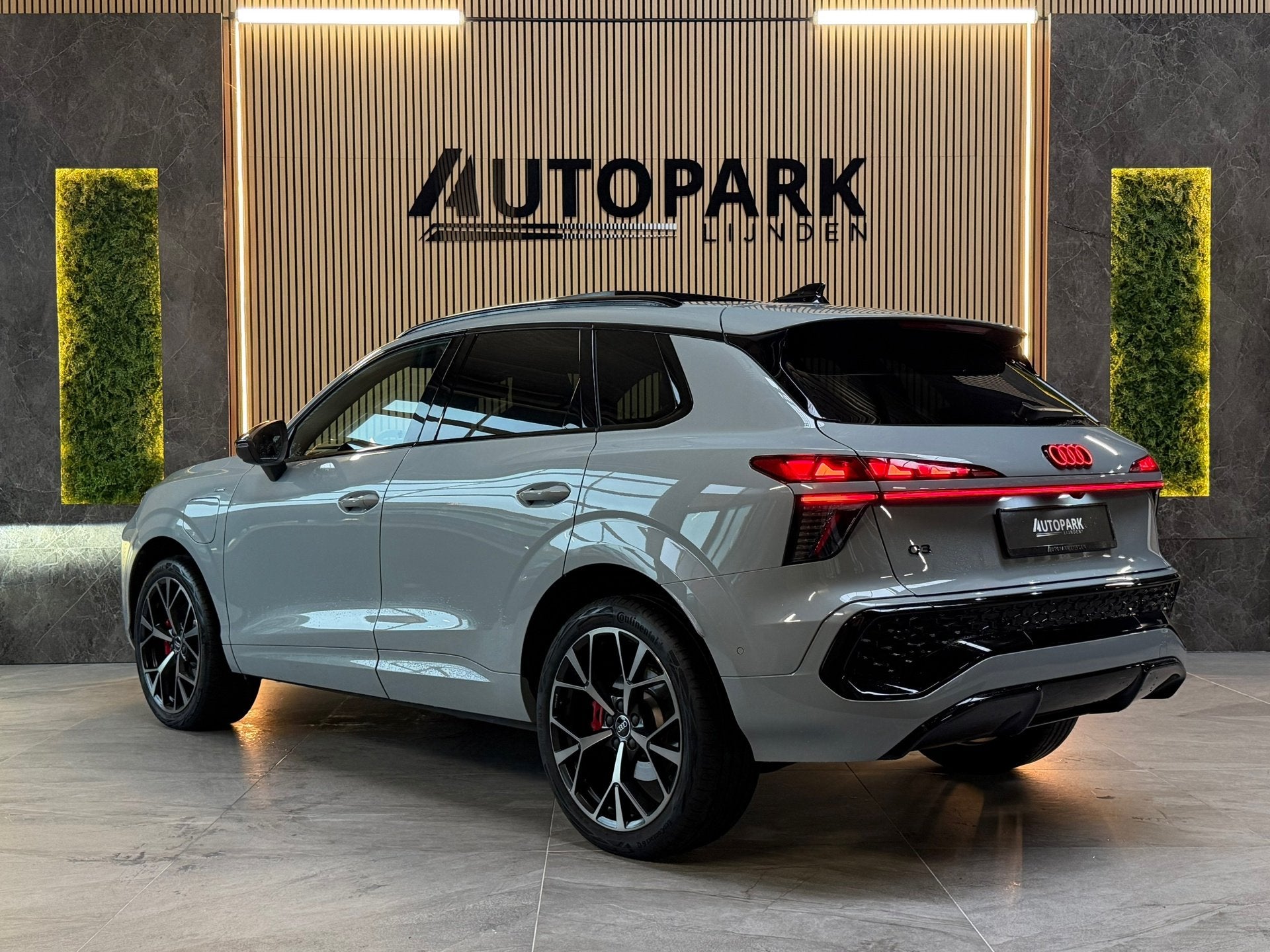 Audi Q3 1.5 e-hybrid 3X S-LINE |PANO|SONOS|HuD|360CAM|MEMORY, Auto's, Dealer onderhouden, 1800 kg, 4 cilinders, Alcantara
