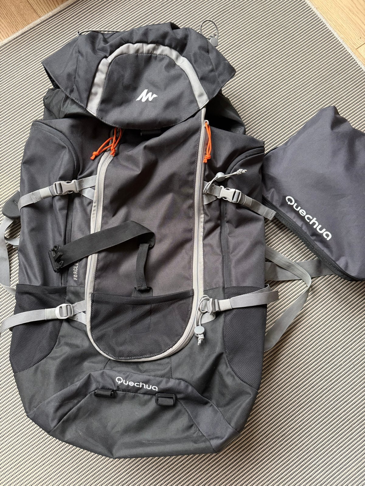 Quechua Forclaz 70L Backpack - Zo goed als nieuw!, Sport en Fitness, Ophalen of Verzenden, Zo goed als nieuw, Rugzak