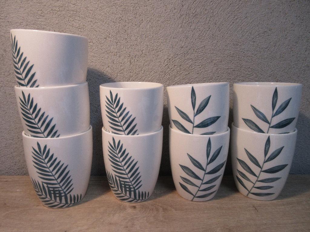 Mokken botanische bekers met groen blad, Huis en Inrichting, Keuken | Servies, Overige materialen, Ophalen of Verzenden, Zo goed als nieuw