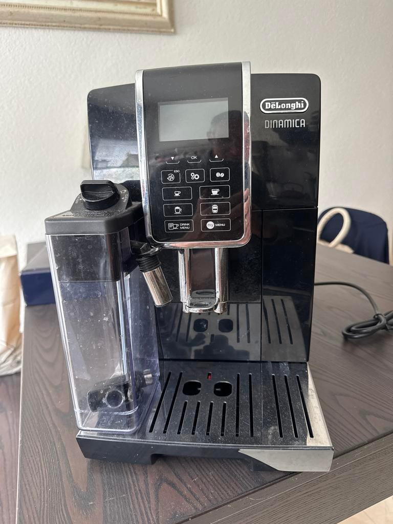 De'Longhi Dinamica volautomatische espressomachine, Witgoed en Apparatuur, Koffiezetapparaten, Ophalen, Afneembaar waterreservoir