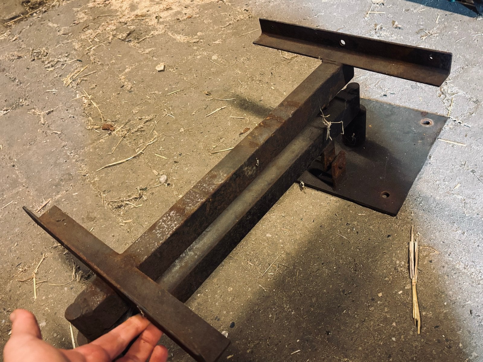 Zwenkarm voor hoefsmedenoven in werkbus, Ophalen, Gebruikt