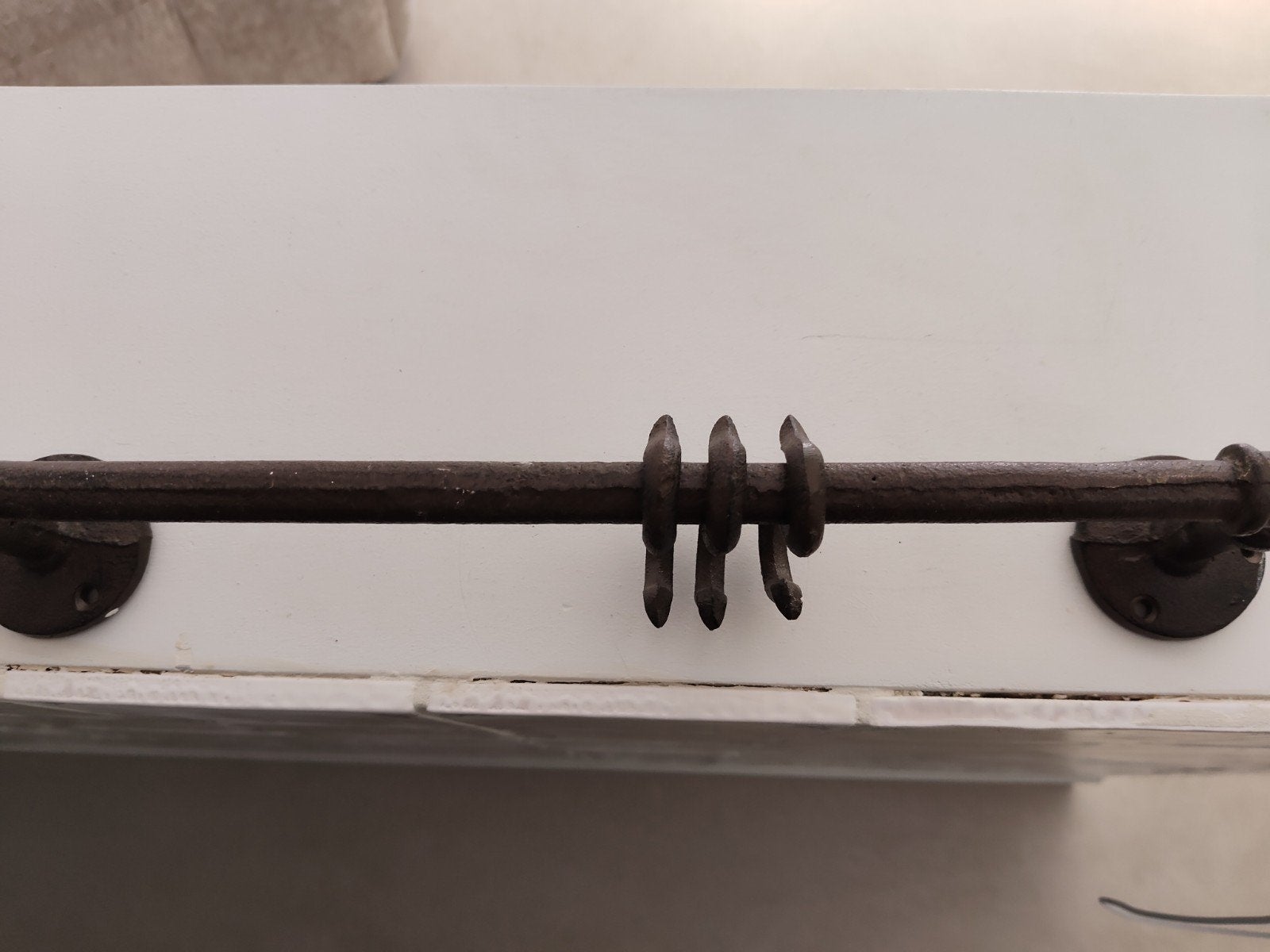 Landelijk Industrieel Handdoekenrek Metaal met 3 Haken, Huis en Inrichting, Woonaccessoires | Overige, Zwart, Ophalen of Verzenden