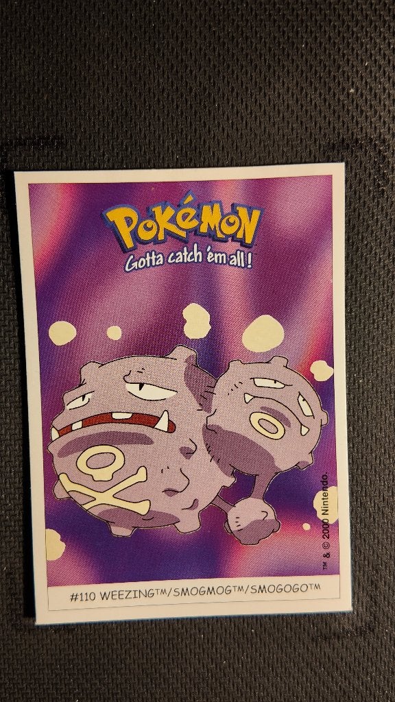 weezing 110 dunkin boomer | Pokemon kaart, Ophalen, Losse kaart