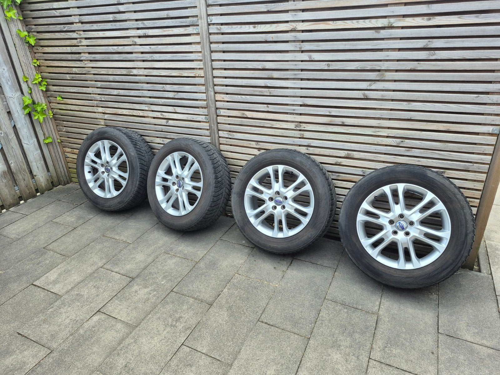 Volvo XC60 18 inch velgen winterbanden 235/60 R18, Auto-onderdelen, Banden en Velgen, Ophalen, 18 inch, Gebruikt, Banden en Velgen