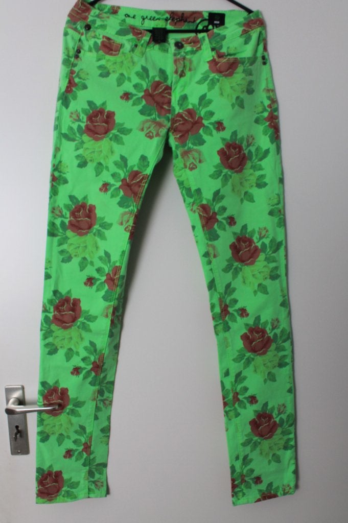 One Green Elephant groene broek met roosmotief maat 38, Kleding | Dames, Maat 38/40 (M), Verzenden, Zo goed als nieuw, One Green Elephant