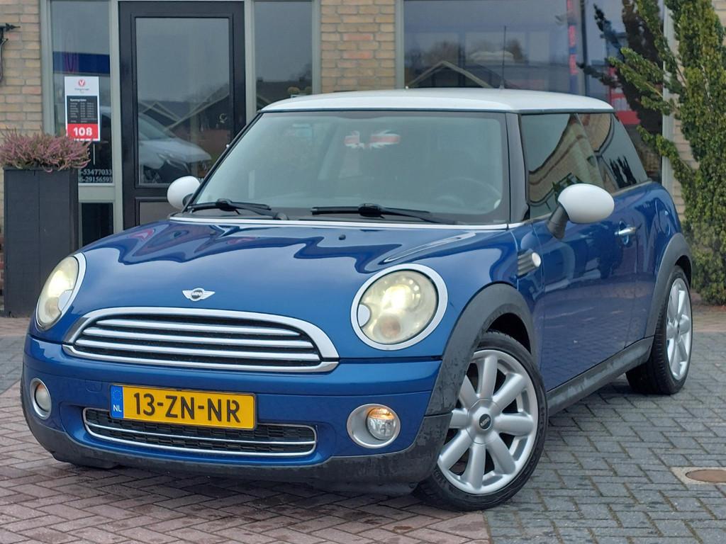Mini Cooper 1.6 Chili | Cruise | Airco | Xenon | NAP, Voorwielaandrijving, Gebruikt, 4 cilinders, Leder en Stof