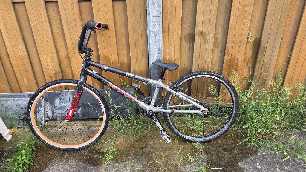 Redline BMX / Dirt Jump fiets – rijklaar, Fietsen en Brommers, Fietsen | Crossfietsen en BMX, Ophalen, Velgrem, Redline, Aluminium